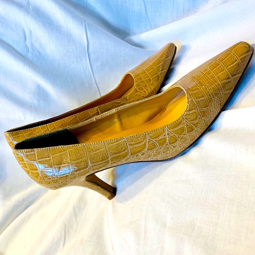 Women’s Karen Scott 3” pump size 9